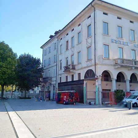 Palazzo Clerici Apartamento Luino Exterior foto